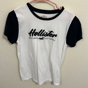 Black and white Hollister tshirt